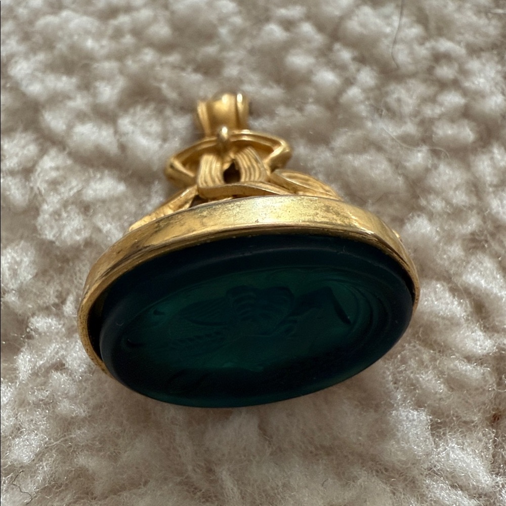 Unique Vintage Julie Vos Venetian Glass Cameo Intaglio Sea Green Stamp Pendant. - Picture 6 of 8